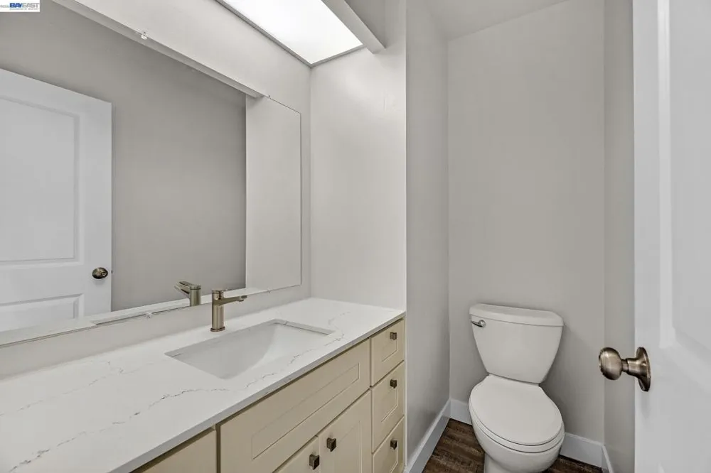 3122 La Cresta Alameda, CA 94502