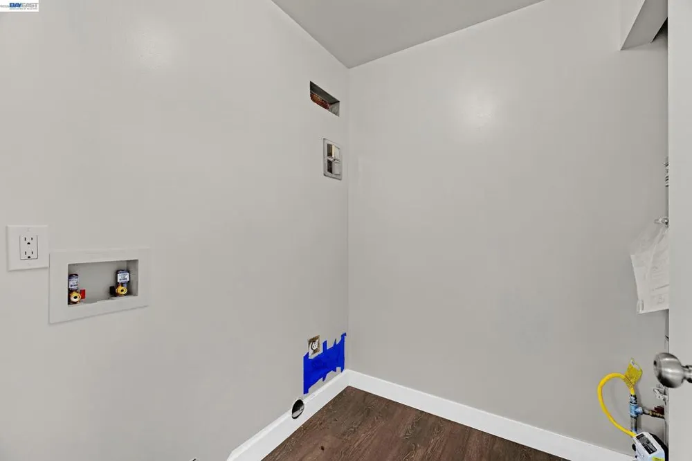 3122 La Cresta Alameda, CA 94502