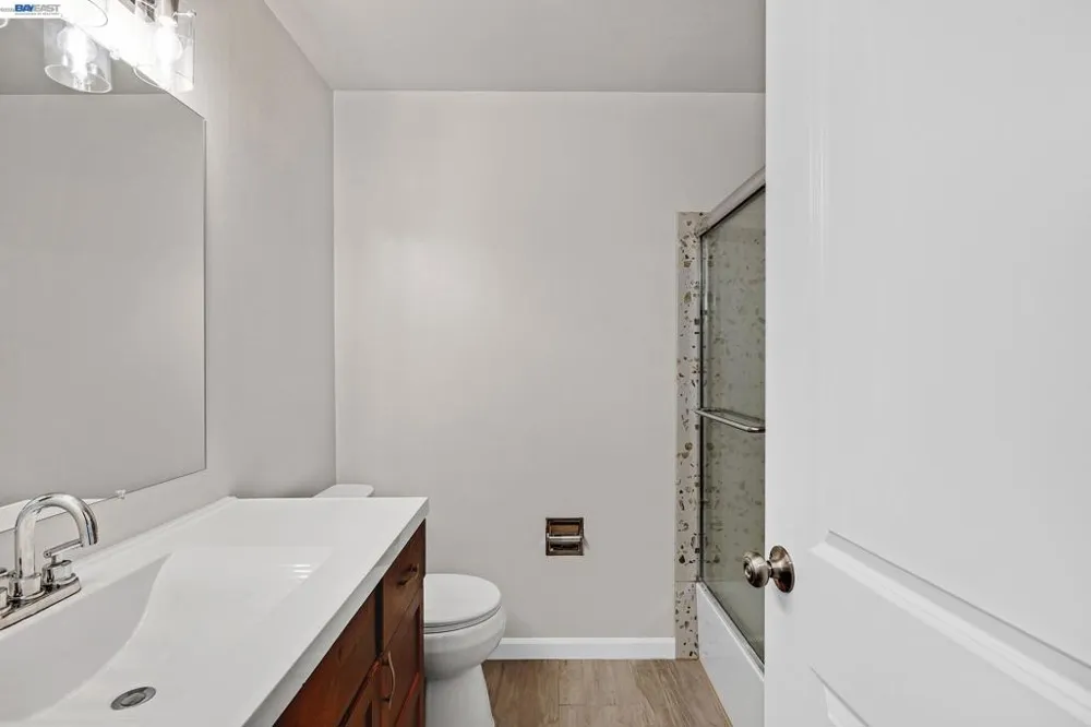 3122 La Cresta Alameda, CA 94502