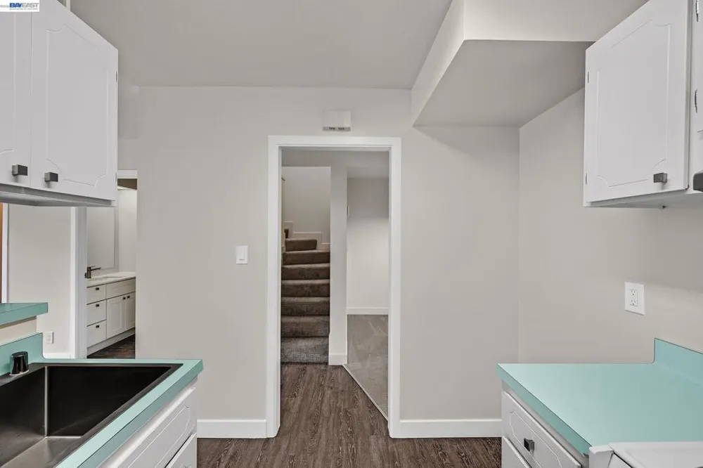 3122 La Cresta Alameda, CA 94502