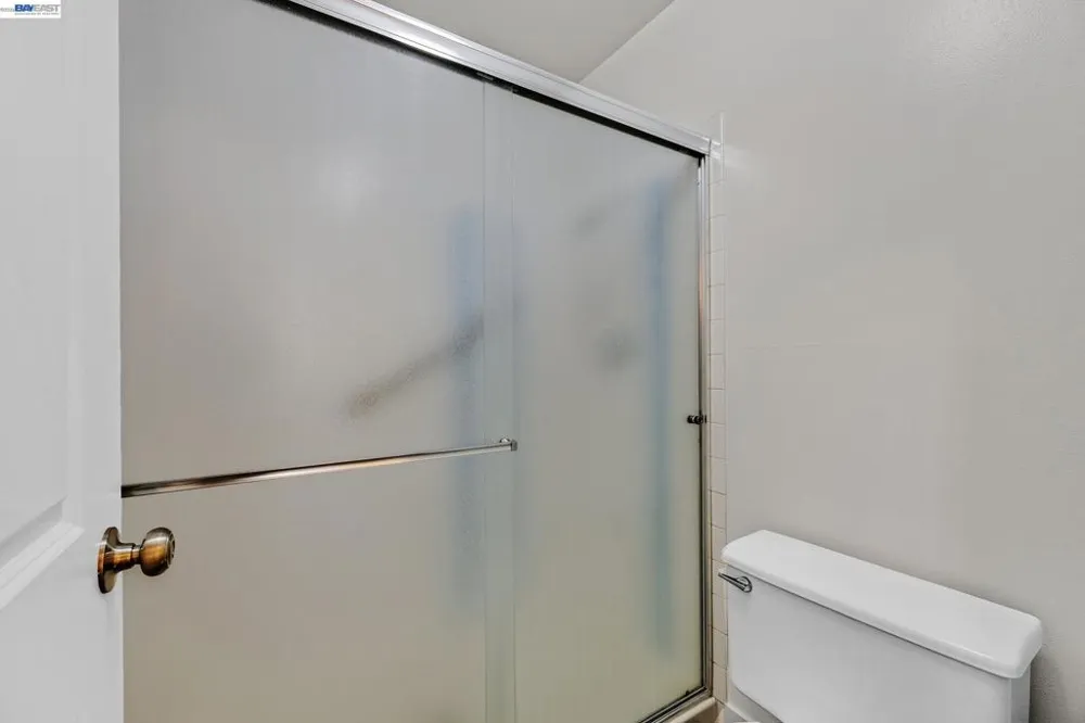 3122 La Cresta Alameda, CA 94502