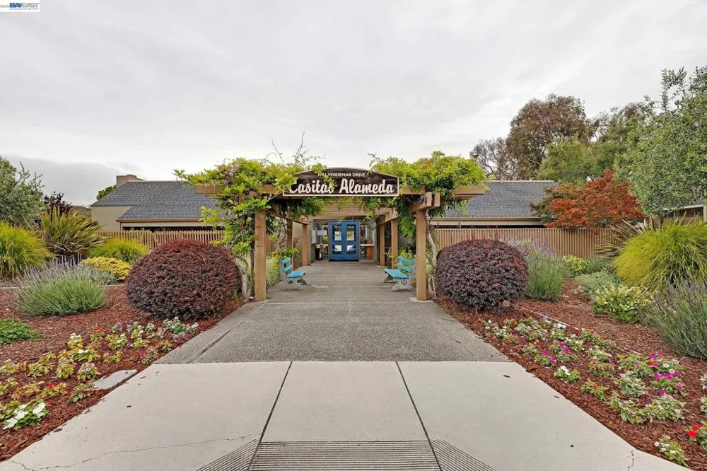 3122 La Cresta Alameda, CA 94502