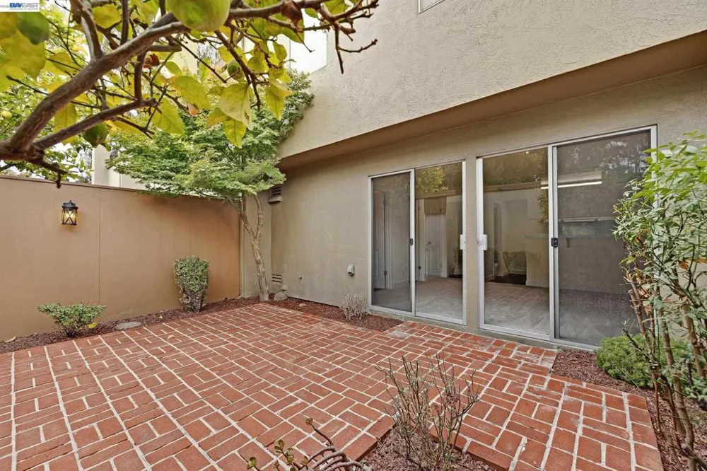 3122 La Cresta Alameda, CA 94502