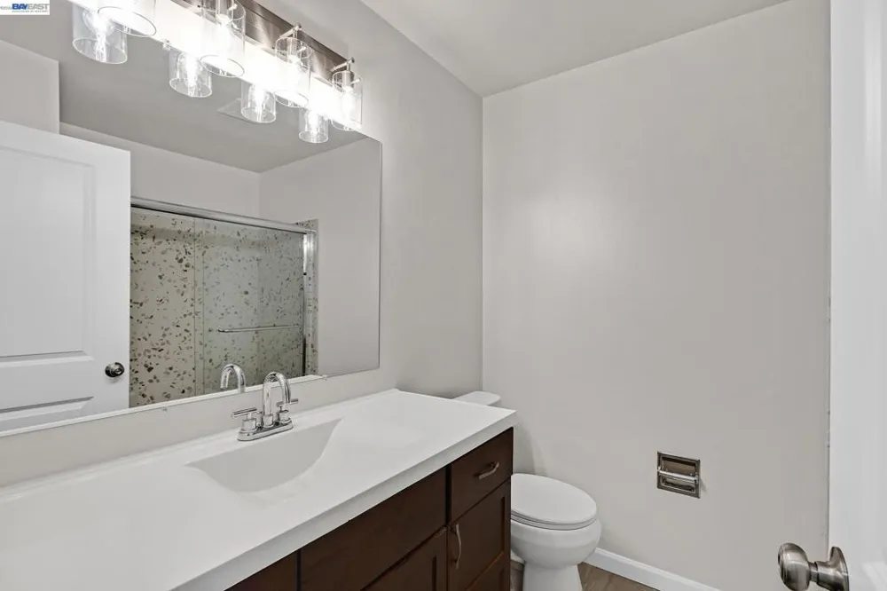 3122 La Cresta Alameda, CA 94502