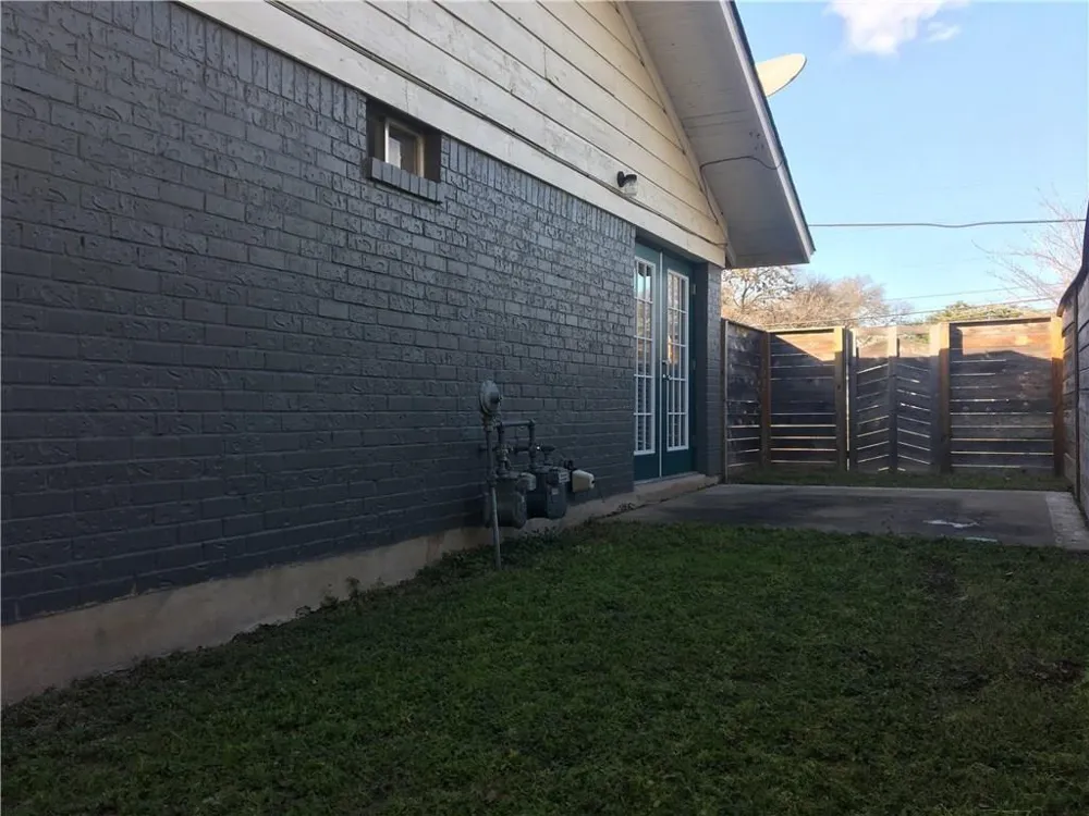 6113 Manor Road #A Austin, TX 78723