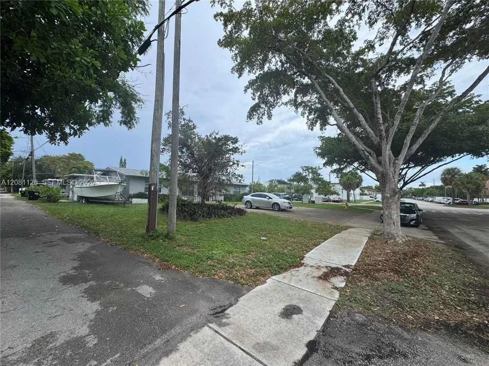 16900 NE 18th Ave North Miami Beach, FL 33162