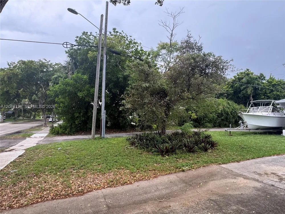 16900 NE 18th Ave North Miami Beach, FL 33162