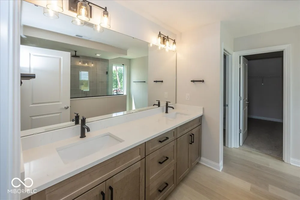 5589 Gaston Road Avon, IN 46123