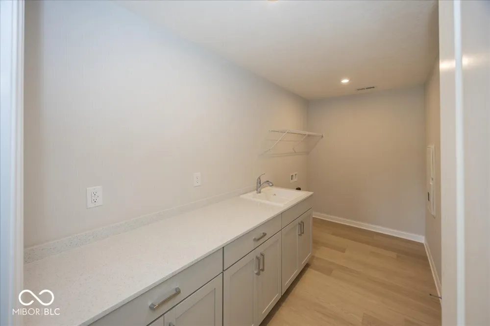 5589 Gaston Road Avon, IN 46123