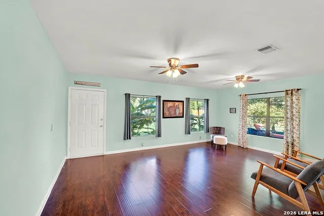 205 TRUDY LN Universal City, TX 78148
