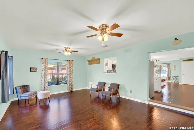 205 TRUDY LN Universal City, TX 78148