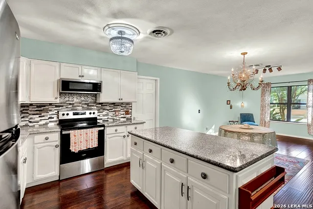 205 TRUDY LN Universal City, TX 78148