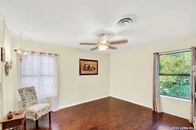 205 TRUDY LN Universal City, TX 78148