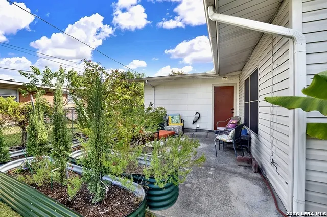 205 TRUDY LN Universal City, TX 78148