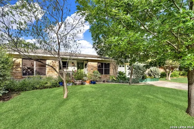 205 TRUDY LN Universal City, TX 78148