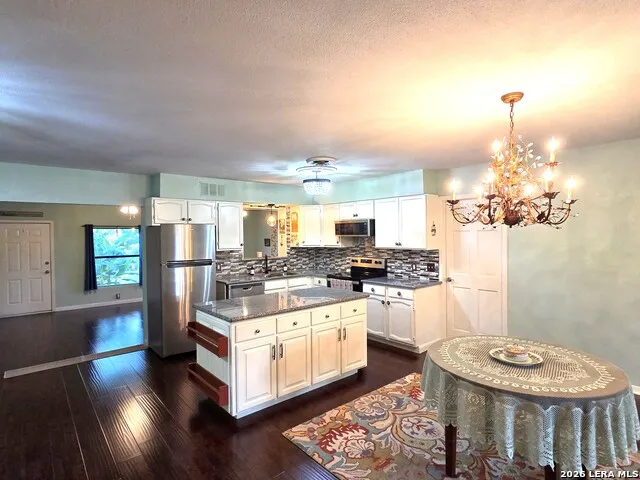205 TRUDY LN Universal City, TX 78148