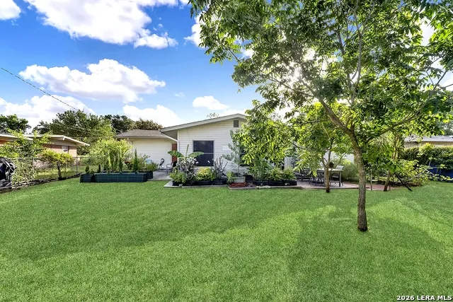 205 TRUDY LN Universal City, TX 78148
