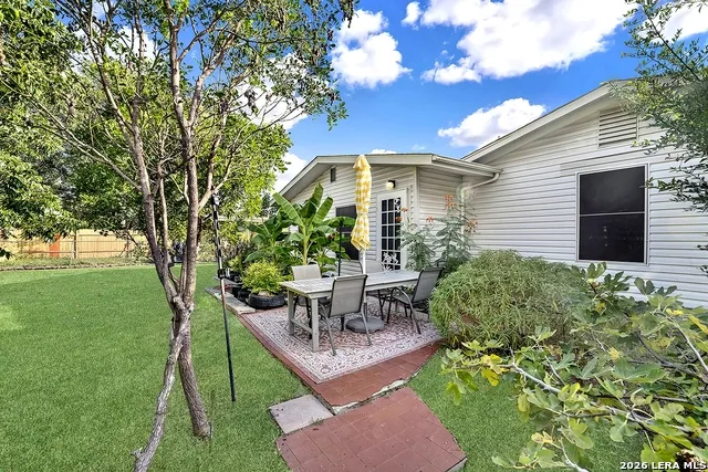 205 TRUDY LN Universal City, TX 78148