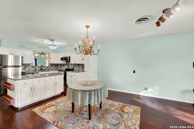 205 TRUDY LN Universal City, TX 78148