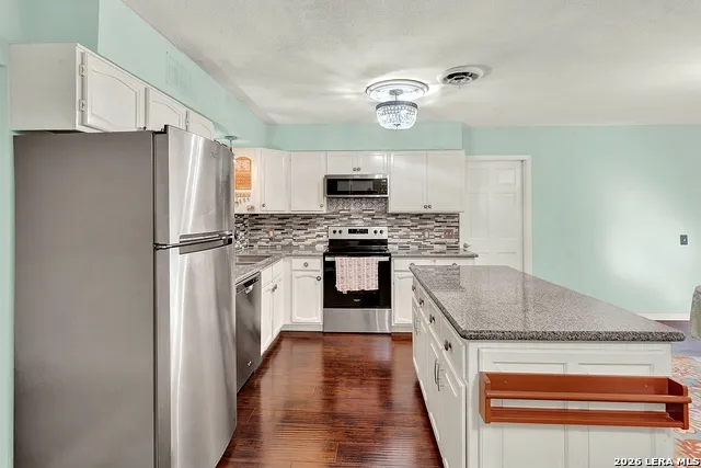 205 TRUDY LN Universal City, TX 78148