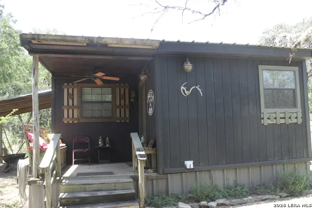 488 Rivertree Rd Leakey, TX 78873