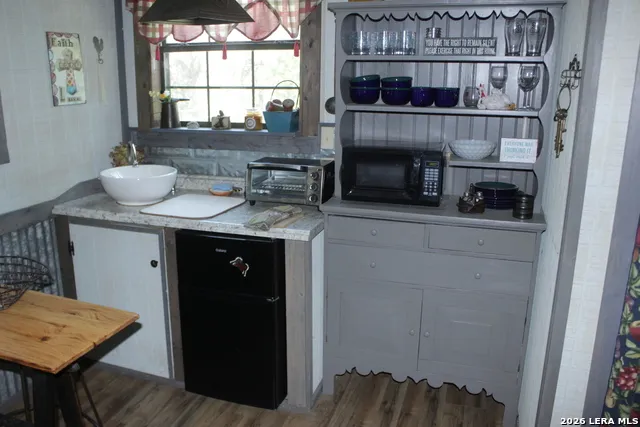 488 Rivertree Rd Leakey, TX 78873