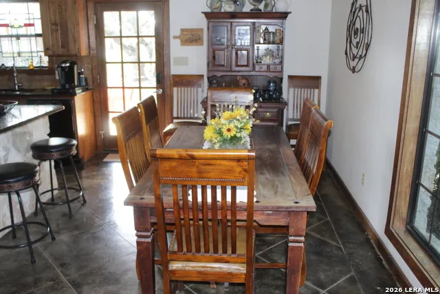 488 Rivertree Rd Leakey, TX 78873
