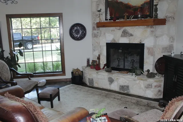 488 Rivertree Rd Leakey, TX 78873