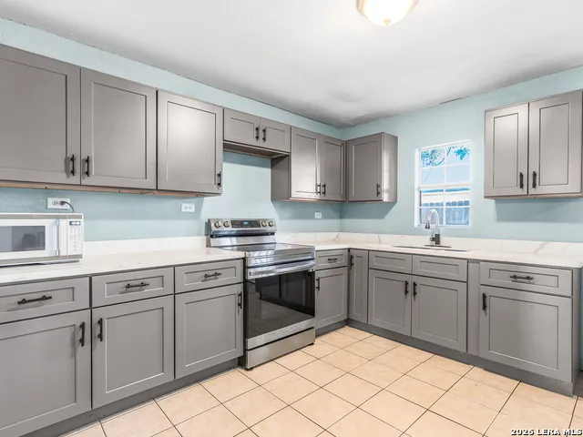 706 4th. St. Floresville, TX 78114