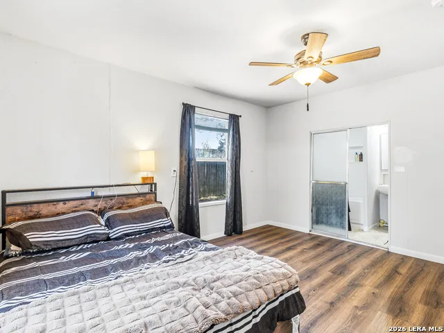 706 4th. St. Floresville, TX 78114
