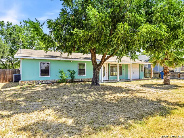 706 4th. St. Floresville, TX 78114