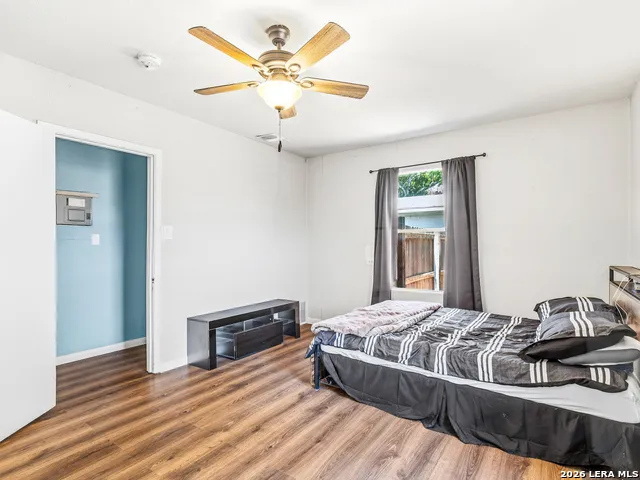 706 4th. St. Floresville, TX 78114