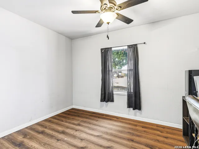 706 4th. St. Floresville, TX 78114
