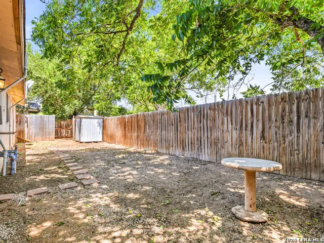 706 4th. St. Floresville, TX 78114