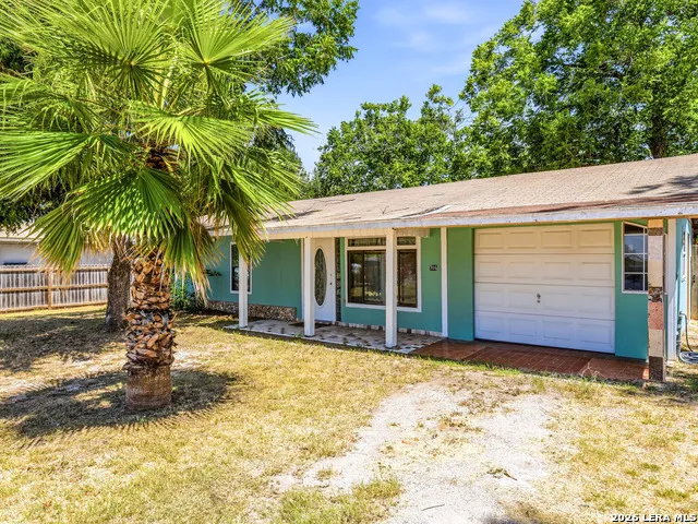 706 4th. St. Floresville, TX 78114