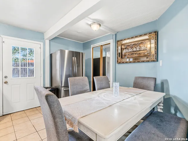 706 4th. St. Floresville, TX 78114