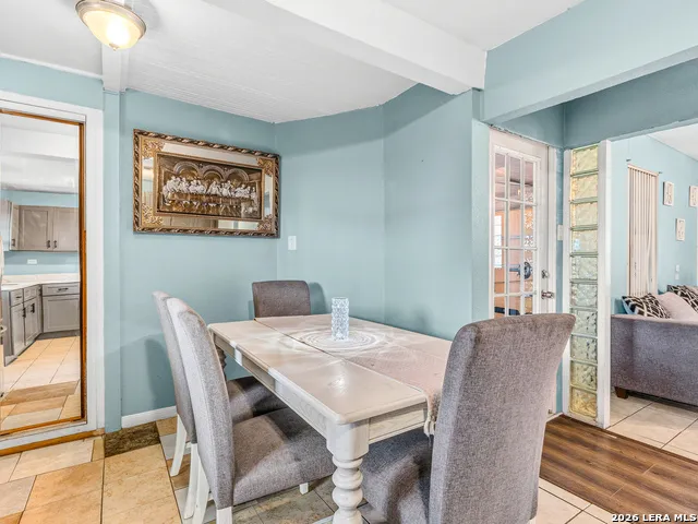 706 4th. St. Floresville, TX 78114