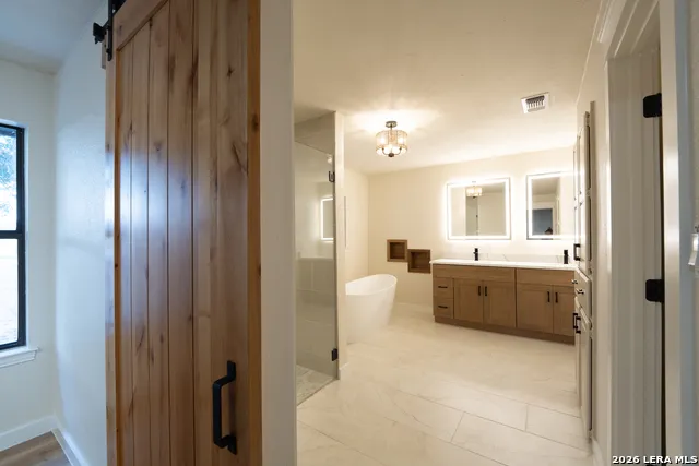 4863 Fm 775 La Vernia, TX 78121