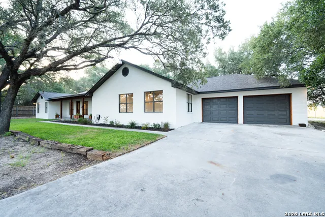4863 Fm 775 La Vernia, TX 78121