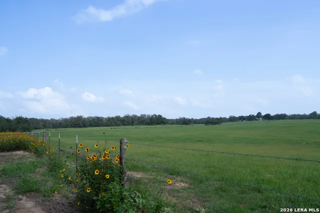 4863 Fm 775 La Vernia, TX 78121