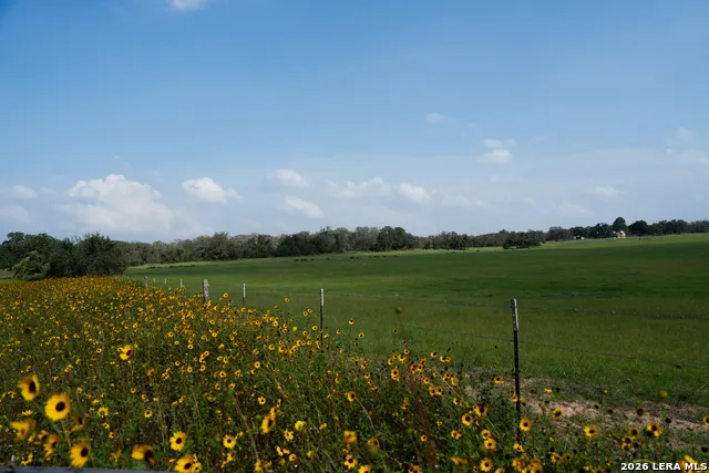 4863 Fm 775 La Vernia, TX 78121