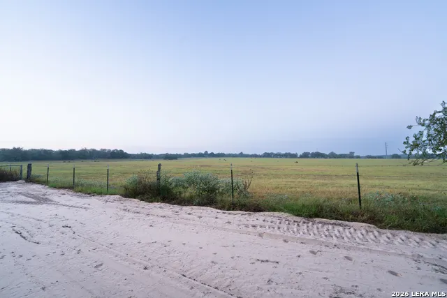 4863 Fm 775 La Vernia, TX 78121