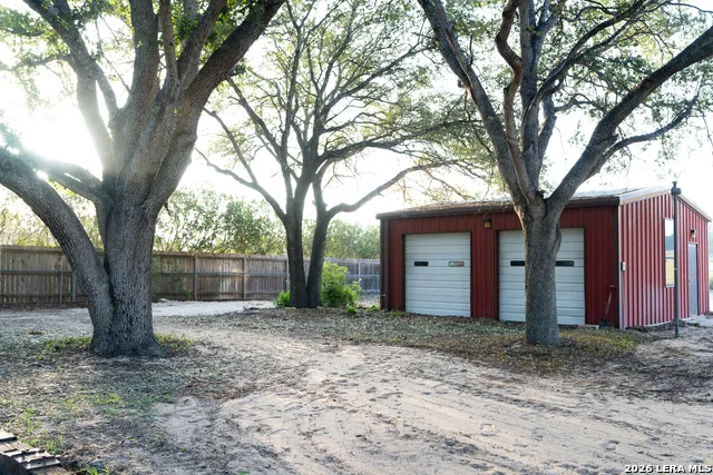4863 Fm 775 La Vernia, TX 78121