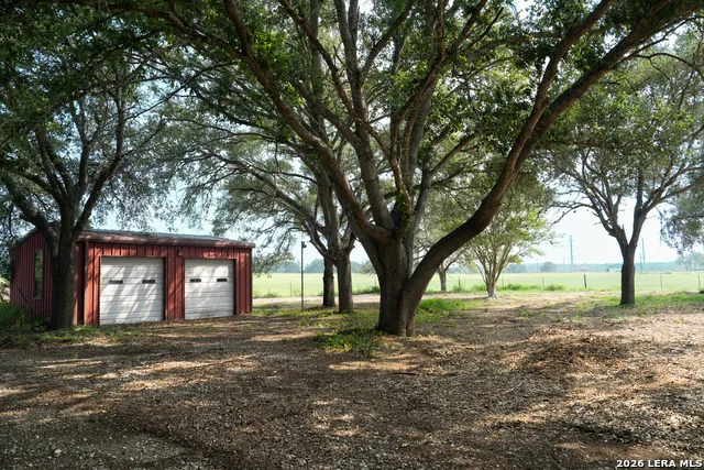 4863 Fm 775 La Vernia, TX 78121
