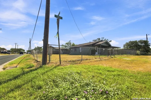 216 Tom Poth, TX 78147