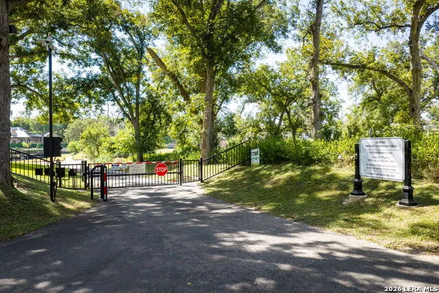 104 Bosque Seguin, TX 78155