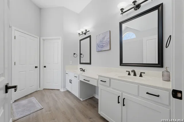 1832 Mountain Laurel Kerrville, TX 78028