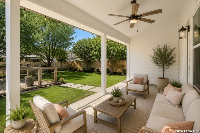 9022 Meadow Spgs Universal City, TX 78148