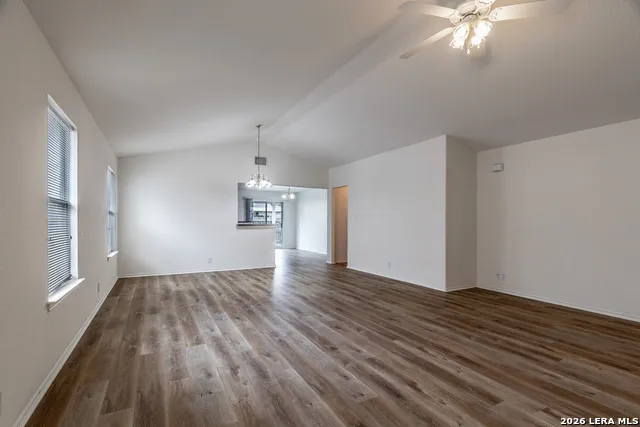 3304 Whisper Blf Schertz, TX 78108