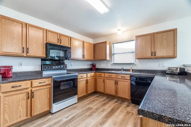 3304 Whisper Blf Schertz, TX 78108